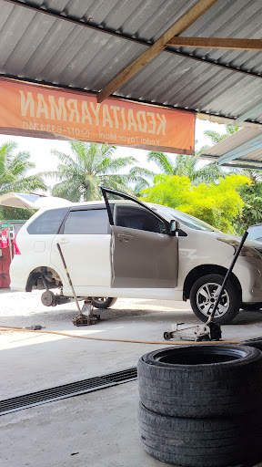 KEDAI TAYAR MAN