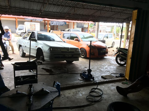 QUYIE TAYAR & SERVICE (KERETA)
