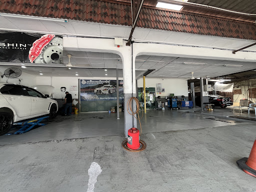 Pendapat tentang Top Notch Tyres & Auto Service 1 Ulasan Pelanggan: Top Notch Tyres & Perkhidmatan Auto Terbaik