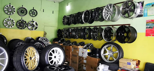 Pendapat tentang R Family Tyre & wheels 1 Ulasan Pelanggan R Family Tyre & Wheels – Harga & Perkhidmatan Terbaik